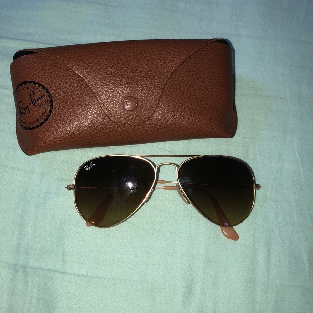 aviator ray bans. In perfect condition!!